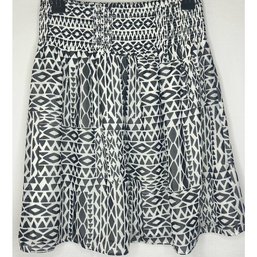 White House Black Market WMN XS Black White Printed Smocked Waist Full Skirt NWT